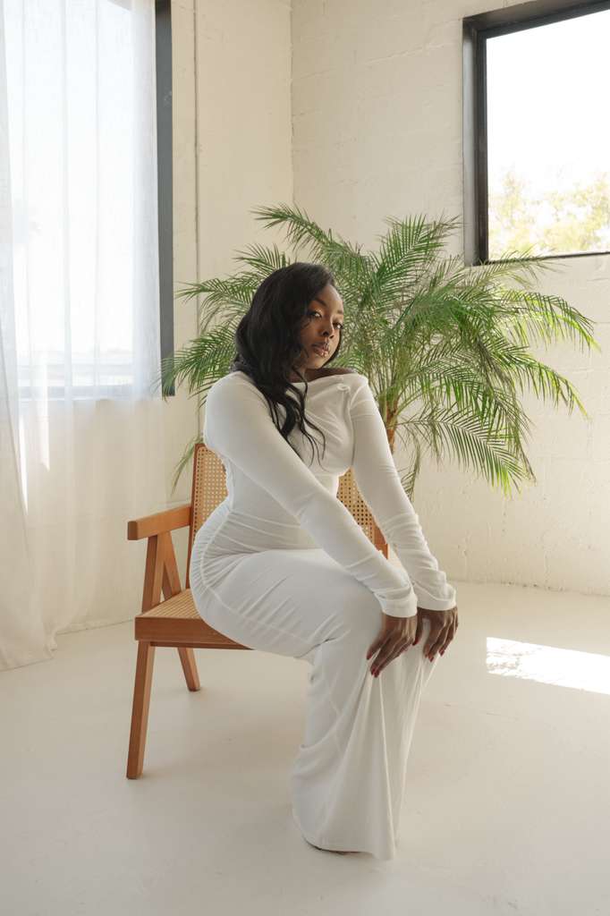 Portrait of the Itz Lola Beauty founder.